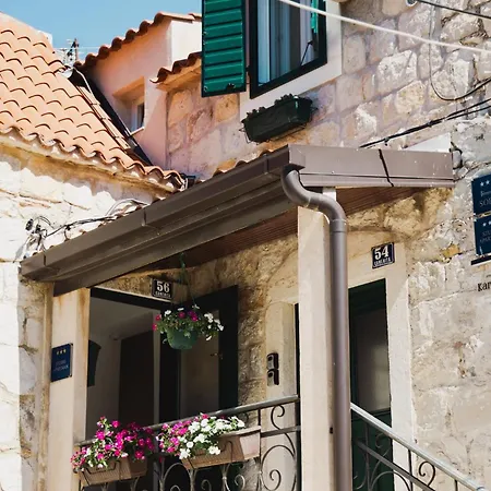 Apartments & Room Kartolina Apartman