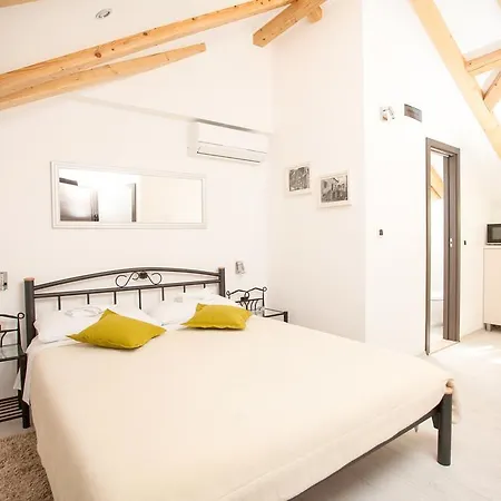 Apartman Apartments & Room Kartolina *