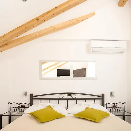 Apartments & Room Kartolina Apartman *