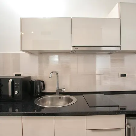 Apartman Apartments & Room Kartolina