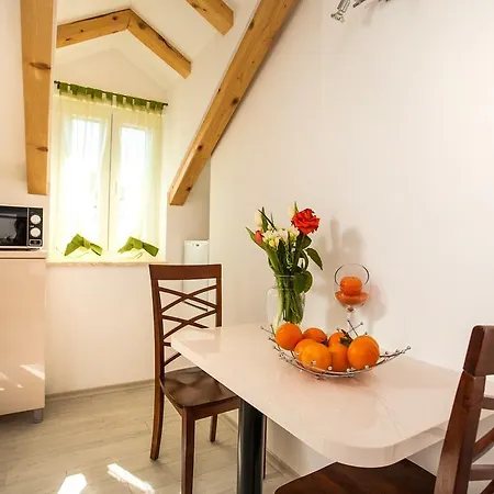 卡尔托丽娜公寓及客房 *