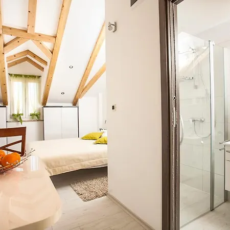 卡尔托丽娜公寓及客房