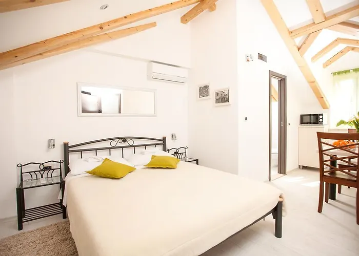 Lägenhet & Kartolina *