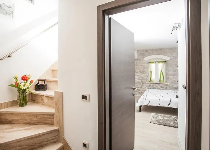 Lägenhet & Kartolina *