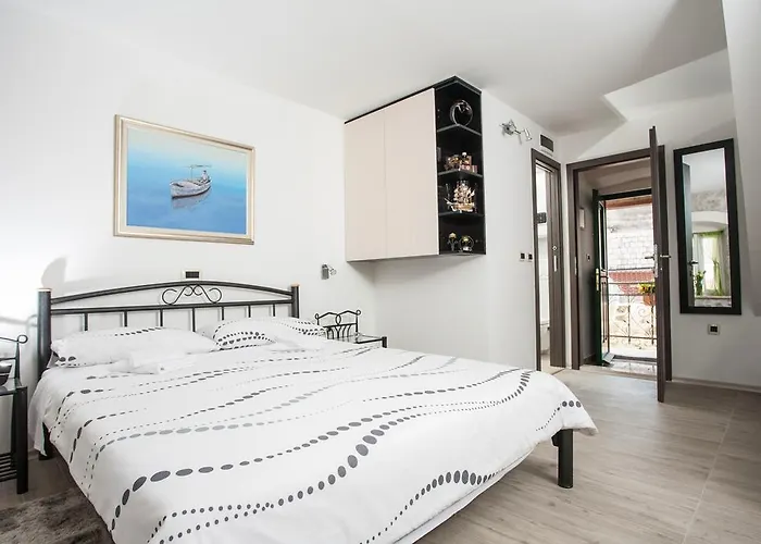 & Kartolina Lägenhet *