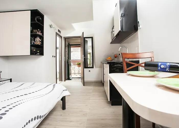 Lägenhet & Kartolina *