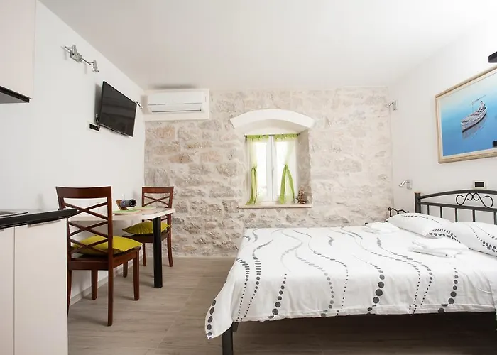 Lägenhet & Kartolina *