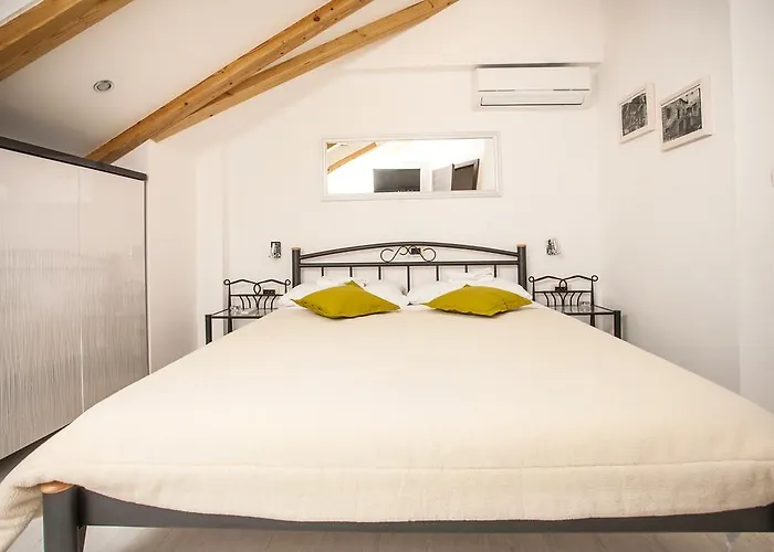 & Kartolina Lägenhet *