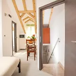 Apartment Apartments & Room Kartolina