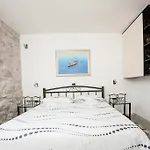Apartment Apartments & Room Kartolina