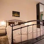 Apartments & Room Kartolina *