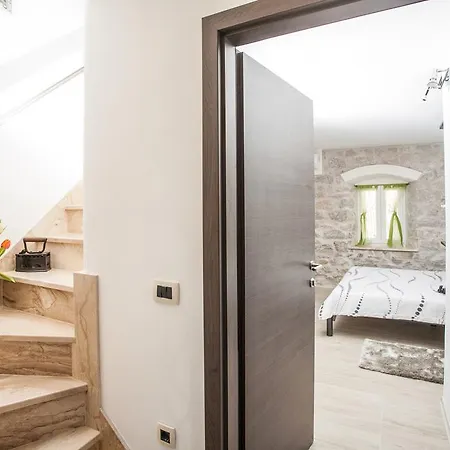 Apartment Apartments & Room Kartolina *