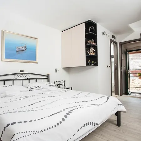 & Kartolina Apartament *