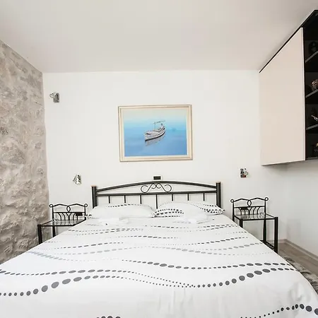 Apartment Apartments & Room Kartolina