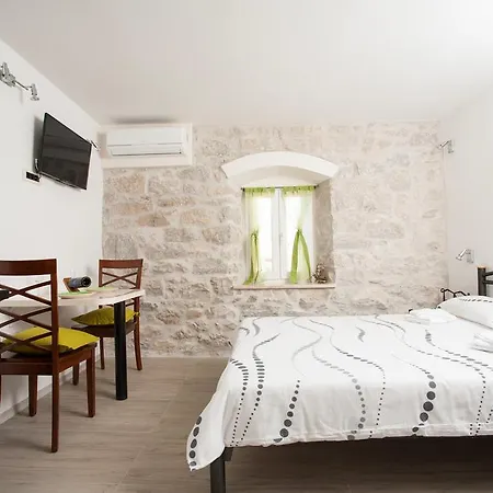 Apartment Apartments & Room Kartolina *