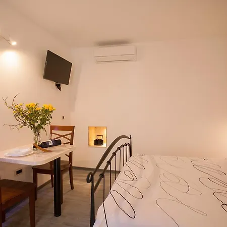 Apartment Apartments & Room Kartolina Split